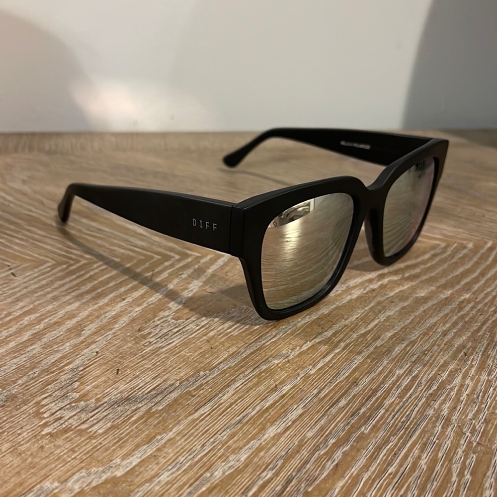 COPY - Matte black oversized DIFF sunglasses POLARIZED